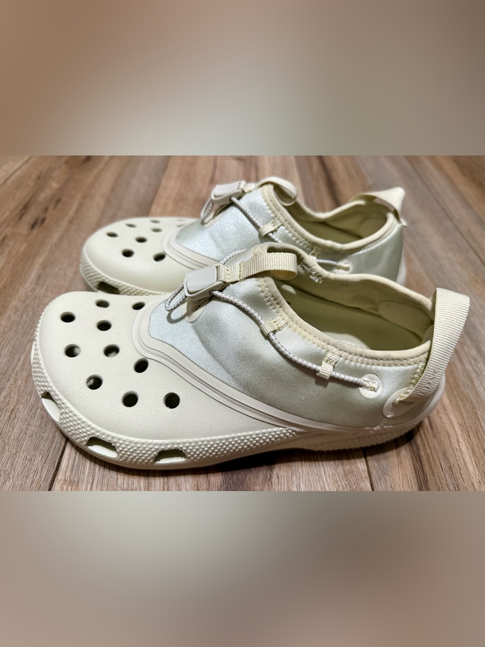 Satisfy x Crocs Limited Collaboration Bone Classic Clog Women’s W5 UK/ W7 US EUC